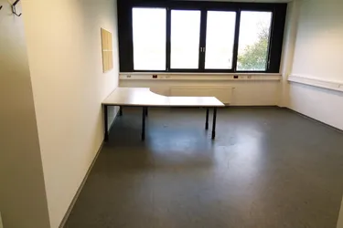 Schöne, helle Bürofläche mit ausreichend Parkmöglichkeiten, direkt an der Grenze zu Ungarn ...!
