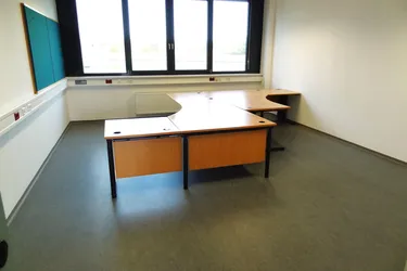 Schöne, helle Bürofläche mit ausreichend Parkmöglichkeiten, direkt an der Grenze zu Ungarn ...!