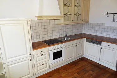 Schöne, gepflegte Wohlfühl-Wohnung am Stadtrand von Feldbach mit Loggia, Garage und traumhaftem Blick ins Grüne ...!