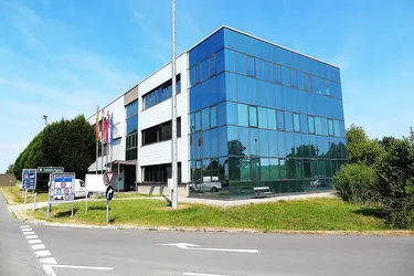 Wunderschöne, gepflegte Büroflächen in den unterschiedlichsten Größen mit ausreichend Parkmöglichkeiten, direkt an der Grenze zu Ungarn ...!
