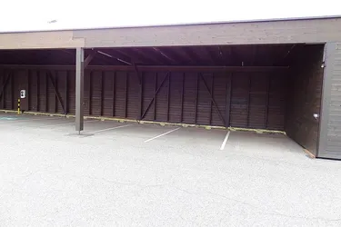 Großzügige und neuwertige Carport-Stellplätze mit guter Erreichbarkeit ...!