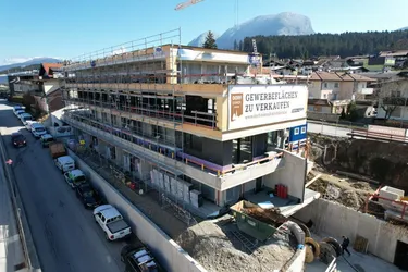 Gewerbe, Büro, Handel im Dorf Domizil Kirchbichl ca. 58-280 m² zu verkaufen und zu vermieten