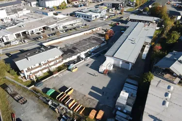 Großzügige Lagerflächen von ca. 87 m² bis 347 m² (teilweise mit Büroeinheiten und Freiflächen) in St. Johann in Tirol zu vermieten