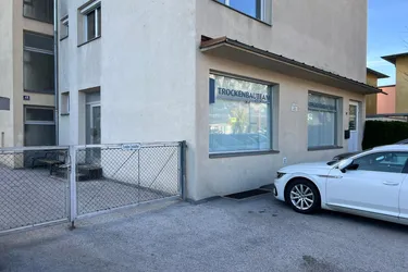 Geschäftsfläche mit Lager in Völs
