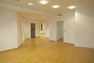 Moderne, großzügige Büroräume in der Innenstadt