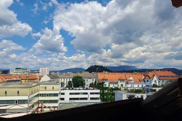 ERSTBEZUG !! Eleganter klimatisierter Dachausbau beim Augartenpark und Innenstadtnähe, überdachte Dachterrasse *, Förderung**