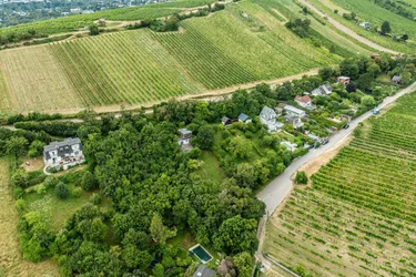 Premium-Lage am Nussberg: Baugrundstück mit genehmigter Doppelhaushälfte