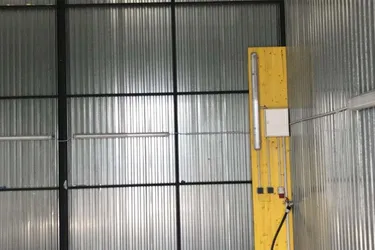 LAGERBOX MIT 36m², EBENER ZUFAHRT UND HOHER RAUMHÖHE!