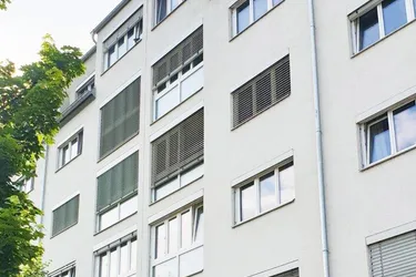 Günstige Gelegenheit * 3-Zimmer + LOGGIA + Stellplatz * Nähe RINGSTRASSE