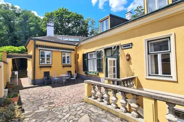 Idyllisches Landhaus in ausgezeichneter Wiener Top - Grünruhelage mit Weinberg- und Stadtblick!