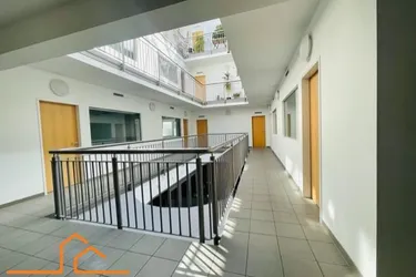 MODERNE BÜRO- / PRAXISFLÄCHE - 4 Stellplätze verfügbar