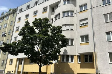 SONNIGES FAMILIENEIGENTUM NÄHE BRIGITTAKIRCHE IN TOPZUSTAND