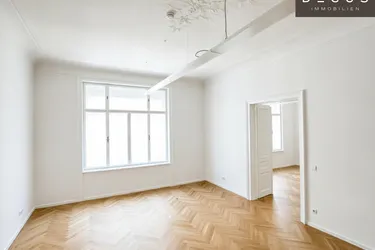 | Herrlich saniertes ALTBAUBÜRO mit kleinem Balkon | GEKÜHLT | Nähe STUBENRING