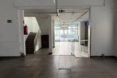 Geschäftslokal mit großzügiger Verkaufsfläche in Bestlage – Simmeringer Hauptstraße 80–82