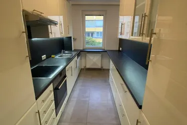 Sehr gepflegte 4 Zimmer Loggia-Wohnung in ruhiger Lage des 4. Bezirks inkl. Garagenplatz