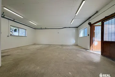 Gepflegtes Lager mit 3 Stellplätzen in Kitzbühel – flexible Raumgestaltung möglich!