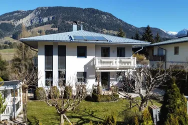 Objekt Nr.: P1888 - FIEBEBRRUNN: Top gepflegtes Einfamilienhaus mit Galerie, Gartenhaus, kleinem Teich und wunderschönem Garten in Panoramalage