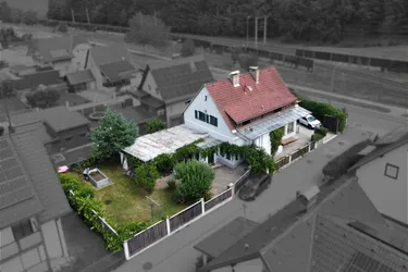 Gemütliche Wohneinheiten und viel Platz für Hobbys und Fahrzeuge! Ein Haus - viele Perspektiven