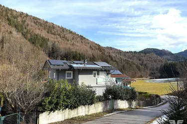 Eckreihenhaus mit Wellnessbereich und Pool in Hof/Hinterschroffenau