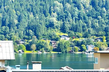 Mit Blick auf den Zeller See! Zentrale 4-Zimmer-Wohnung