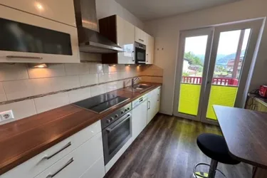 Brixlegg: Geräumige 2,5-Zimmer-Wohnung mit Pelletsofen, Balkon und Tiefgaragenabstellplatz