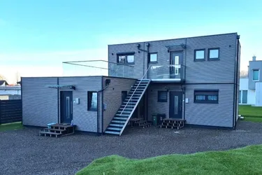 3 Wohnungen in modernem Haus