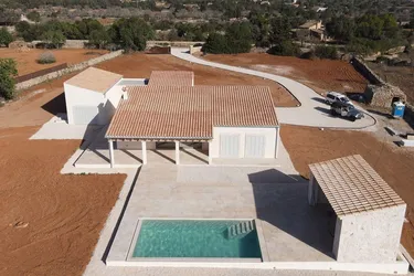 Exklusive Neubau Finca mit stilvollem Wohnkomfort in idyllischer Lage bei Santanyi - Mallorca