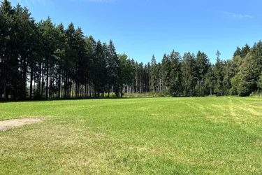 Ländliche Einstellflächen und Wiesen
