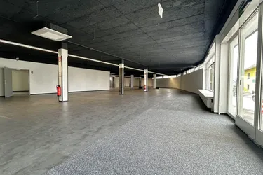 Großzügige Geschäftsfläche in bester Sichtlage im Herzen von Ampflwang