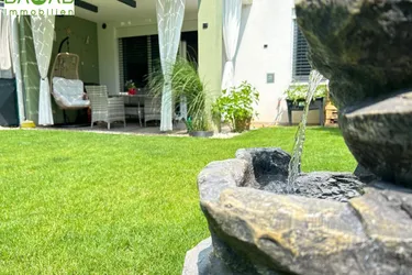 GARTENWOHNTRAUM - BARRIEREFREI - SCHWIMMTEICH - CARPORT &amp; PV-ANLAGE