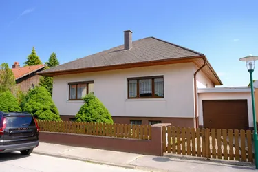 Gepflegtes Einfamilienhaus auf großzügigen Grund