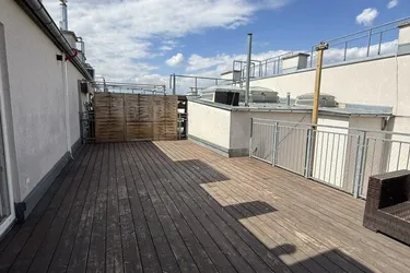 Wunderschöne 4 Zimmer Dachgeschosswohnung mit 42m² Terrasse - UNBEFRISTET