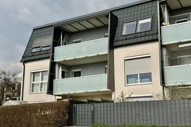 GEPFLEGTE DACHGESCHOSSWOHNUNG II HOCHWERTIGE AUSSTATTUNG II EINZELGARAGE + FREISTELLPLATZ II ZENTRUM KATSDORF