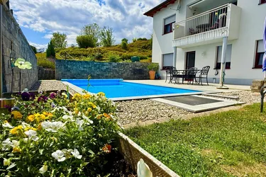 Neuer Preis – Ihr Sommerglück wartet! Haus mit Pool &amp; Traumgarten“