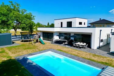 Moderne Traumimmobilie mit Pool, PV-Anlage &amp; Top-Ausstattung