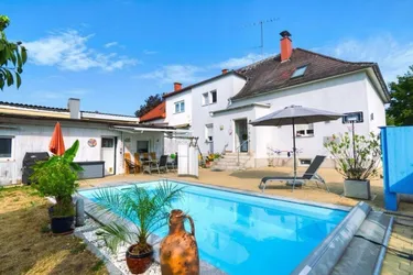 Familienfreundliche DHH in Wels: 4 Schlafzimmer, Pool, Kachelofen &amp; Nebengebäude