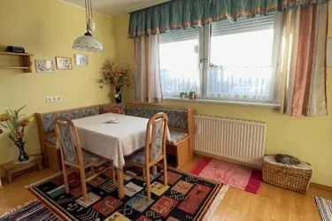charmante 2 Zimmer Wohnung mit Loggia *zentrale Lage*
