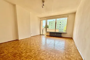 Geräumige Eigentumswohnung mit Loggia &amp; PKW-Stellplatz in zentraler Lage von Klagenfurt