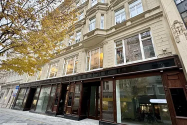 ERSTBEZUG /// LOFT BÜRO IM STILALTBAU