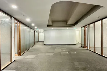 REPRÄSENTATIV, FLEXIBEL, INTERNATIONAL /// High-End Büro am Fleischmarkt
