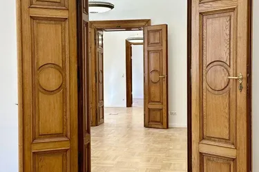 ALTE BÖRSE /// SEHR PRÄCHTIGES ALTBAUBÜRO /// SOFORT EINZUGSBEREIT