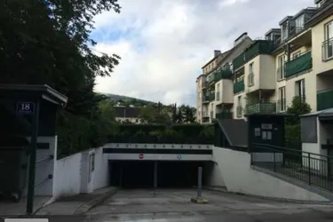 GROSS | SICHER | TOLL GELEGEN - großer Garagenstellplatz, Hütteldorf (U4, ÖBB, 49) - PROVISIONSFREI