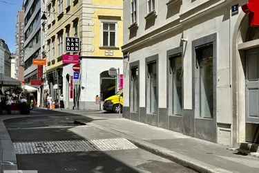 ECKLOKAL /// GROSSE FENSTER /// GESCHÄFTSLOKAL BEI DER KÄRNTNER STRASSE, KAUFHAUS STEFFL