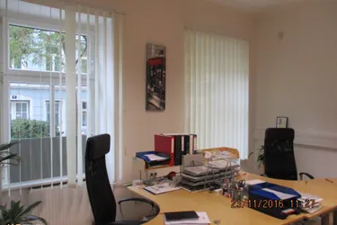 Provisionsfrei und unbefristet! Gepflegtes 3 Zimmer Büro in der Pelzgasse! Mietbeginn 01.10.2025