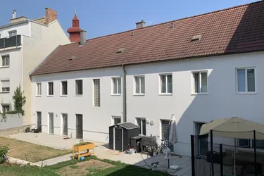 Kleines Zinshaus im Zentrum von Groß-Enzersdorf! Ein ganzes Haus zum Preis einer Wohnung! Nur € 2.350/m² netto + 4,29% Rendite-Top-Gelegenheit! Investieren in Sachwerte! Zusätzlich Baureserve!