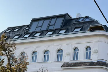 4-Zimmer-Dachgeschosswohnung (Massivbauweise) mit Terrassen in generalsaniertem Altbau