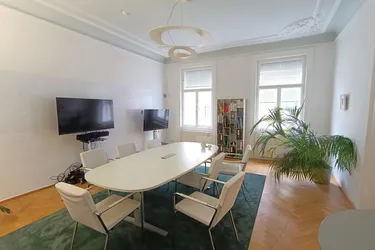 Großzügiges Büro mit Altbau-Charme im 1. Bezirk! Klimatisiert! 5 Räume! Jahrhundertwendehaus mit Lift! Nähe U2/U4 Schwedenplatz!