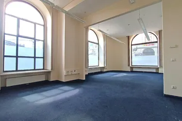 Bestlage mit starker Außenwirkung und hoher Kundenfrequenz! Bürofläche Nähe U2 Schottentor &amp; Votivkirche!