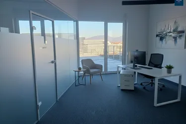Smart City Süd - Perfekt gelegen: Großzügiges Büro/Praxis mit sonniger großzügiger Terrasse mit Weitblick zu vermieten