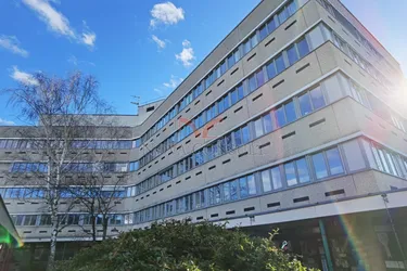 Kompletter Westflügel im Südstadtzentrum zu vermieten!